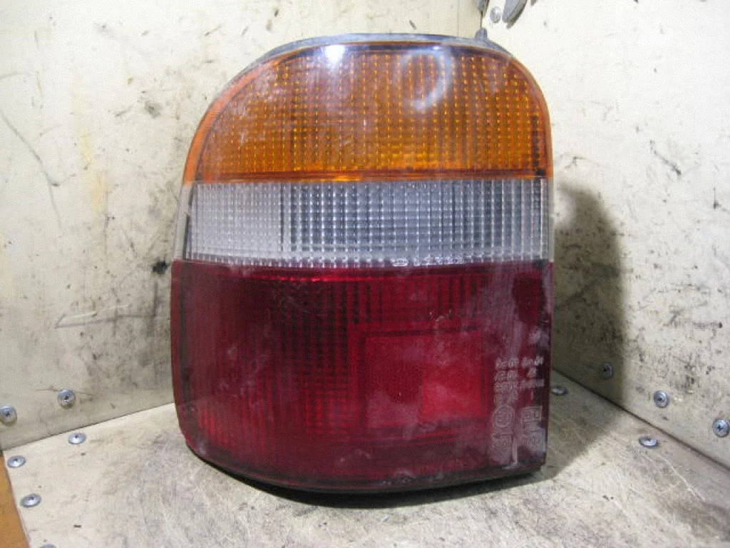 Lampa tylna w błotniku – lewa