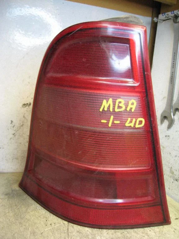 Rear/tail lights – right