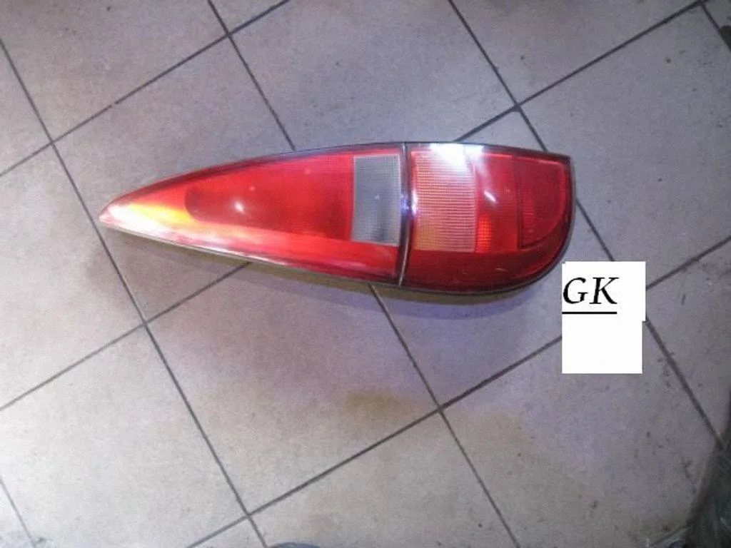 Rear/tail lights – left