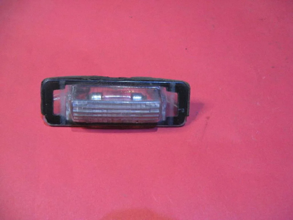Numura zīmes apgaismojums – Mercedes-Benz E klase W210 (1995-2002)
