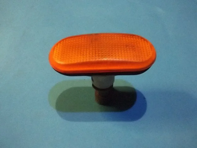 Front fender indicator light 42011028