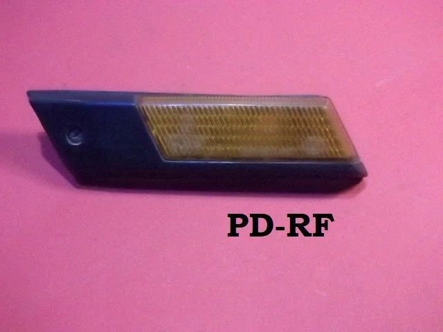 Front fender indicator light 1367806