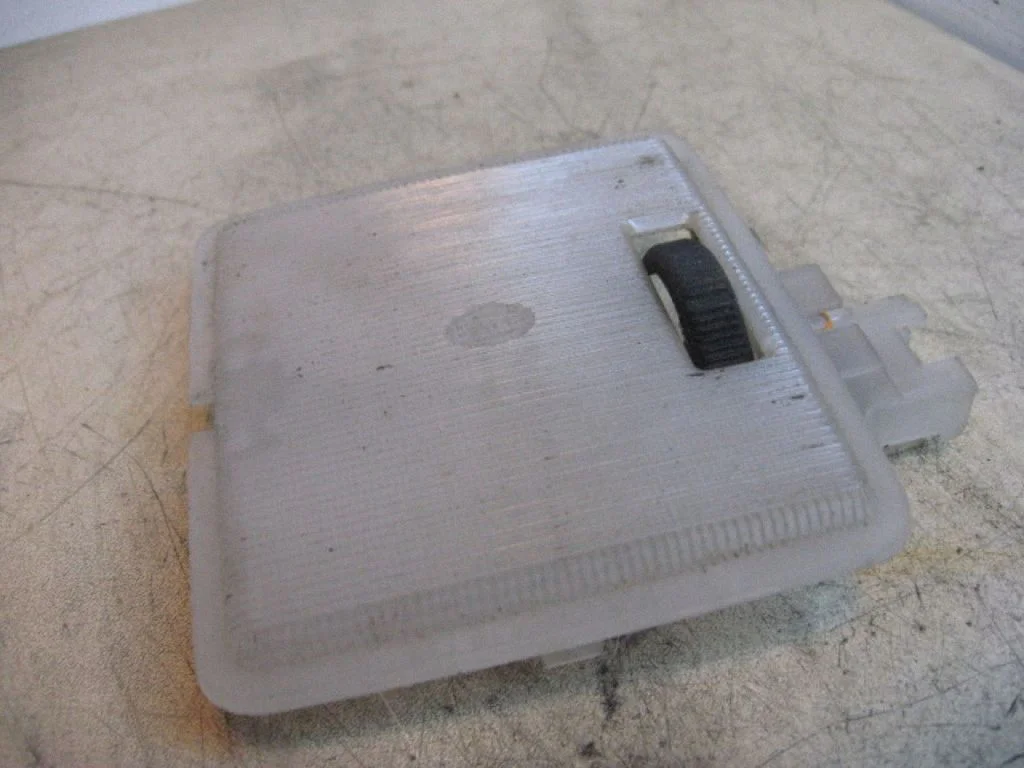 Front seat light – centre