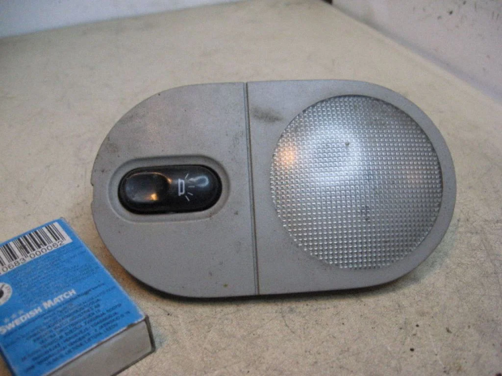 Front seat light – centre