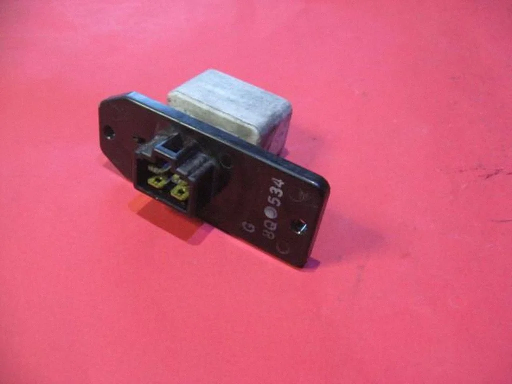 Salongipuhuri takisti 1T071