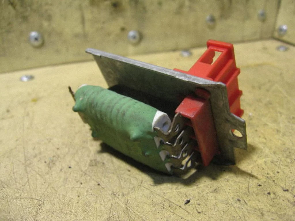 Heater blower motor/fan resistor 740245833F