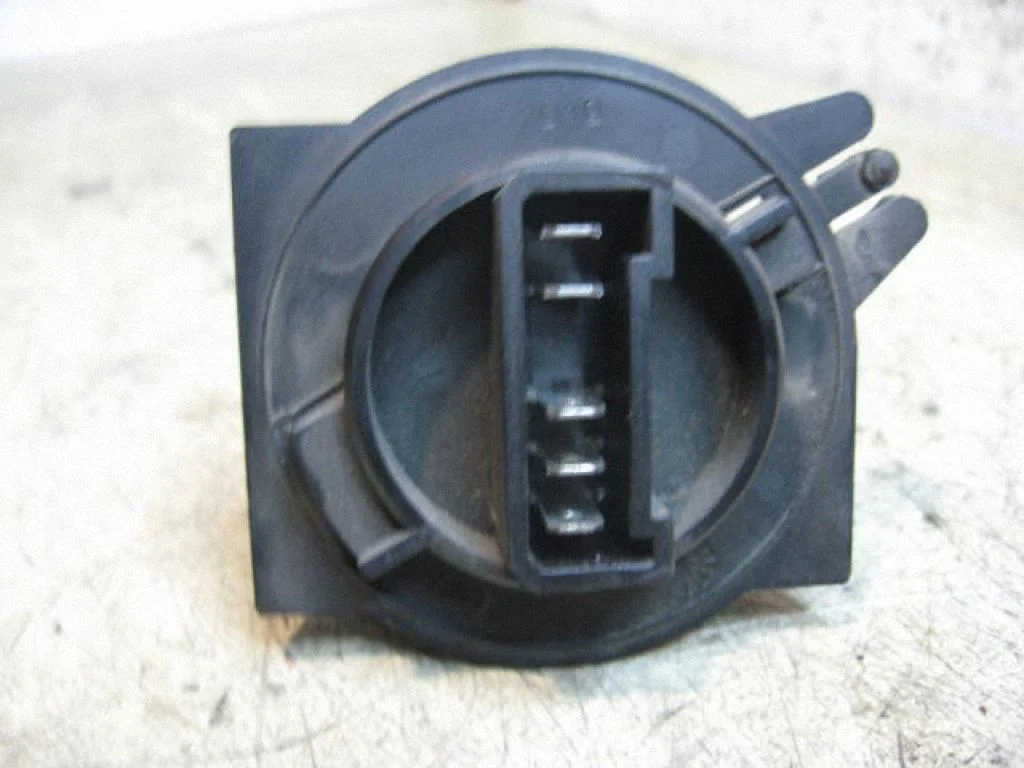 Heater blower motor/fan resistor VALEO848309A