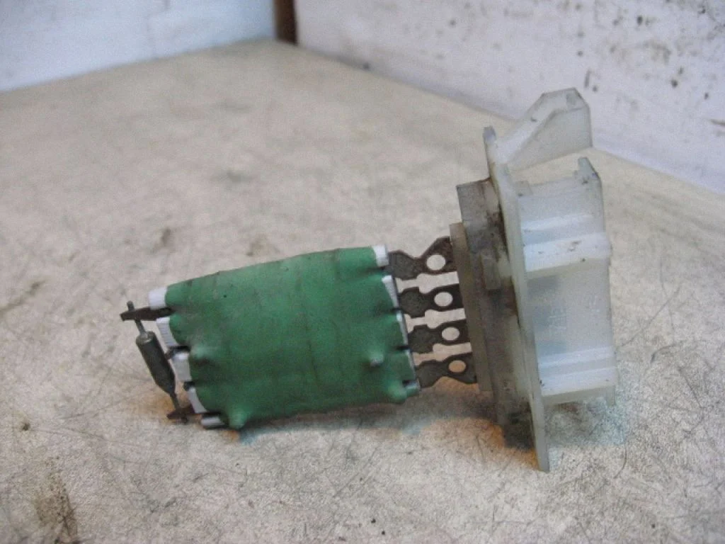 Heater blower motor/fan resistor VALEO030554V