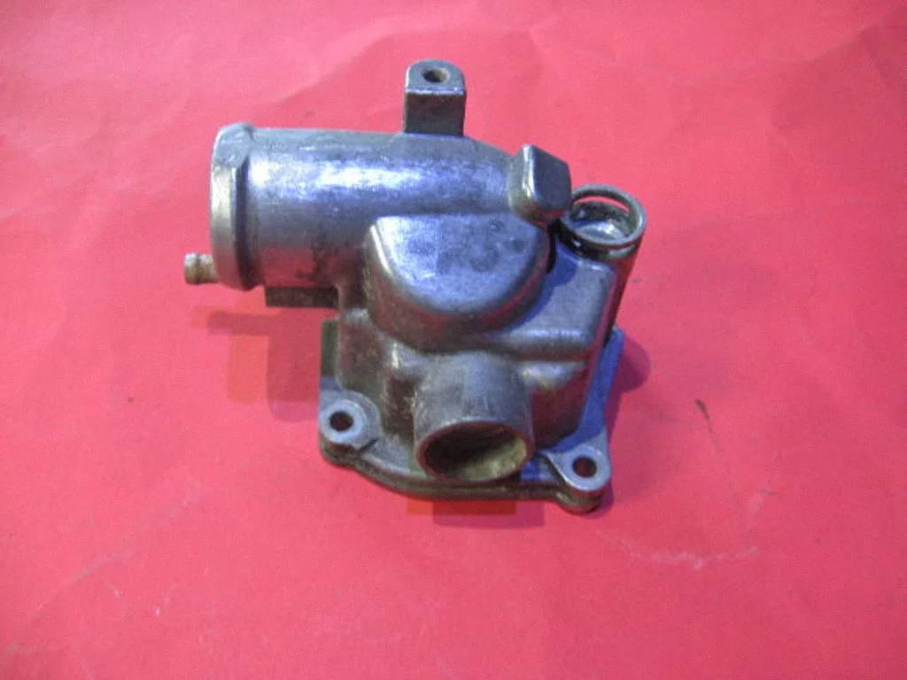 Thermostat/thermostat housing – Mercedes-Benz Sprinter W901 W902 W903 W904 (1995-2007)