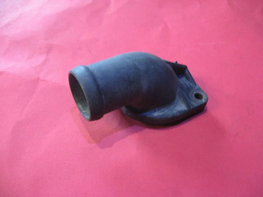 Thermostat/thermostat housing – Volkswagen Passat B4 (1994-1996)