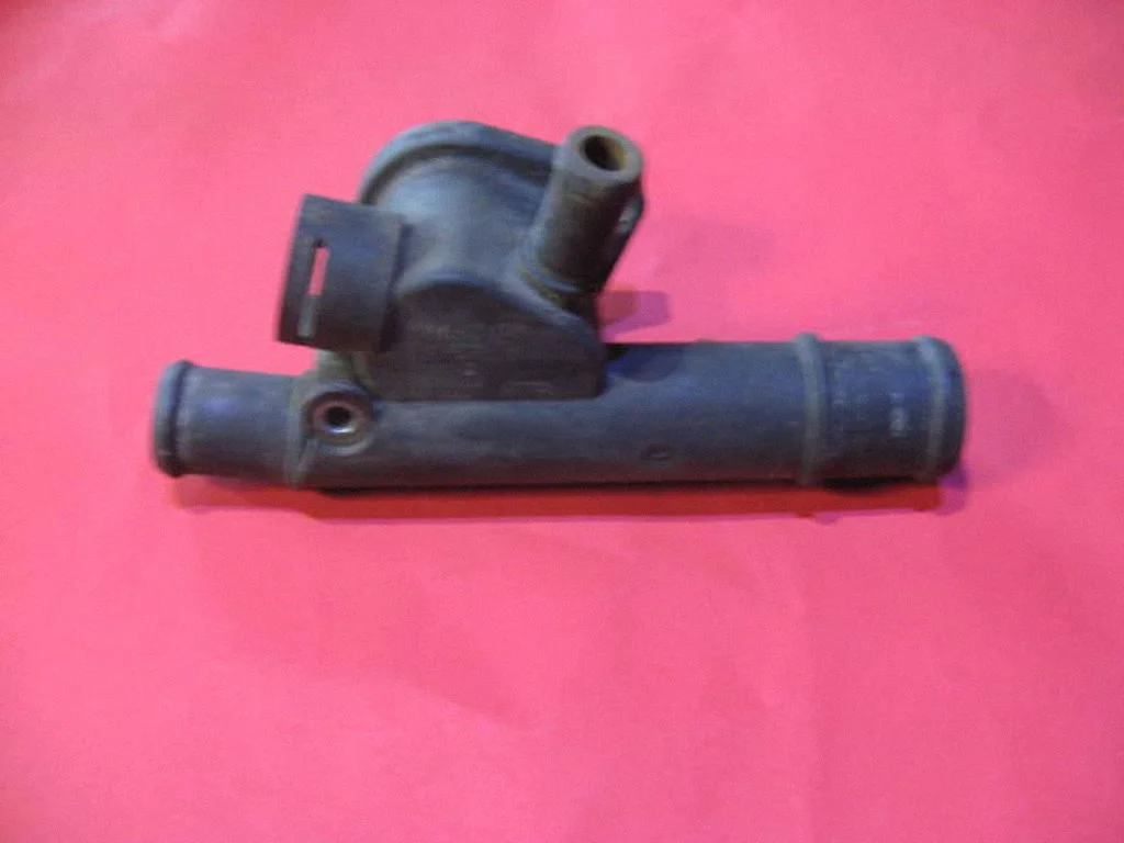 Motora dzesēšanas caurule (-es)/šļūtene (-es) 038121133