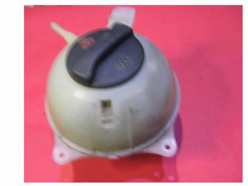 Jahutusvedeliku paisupaak 6N0121407A