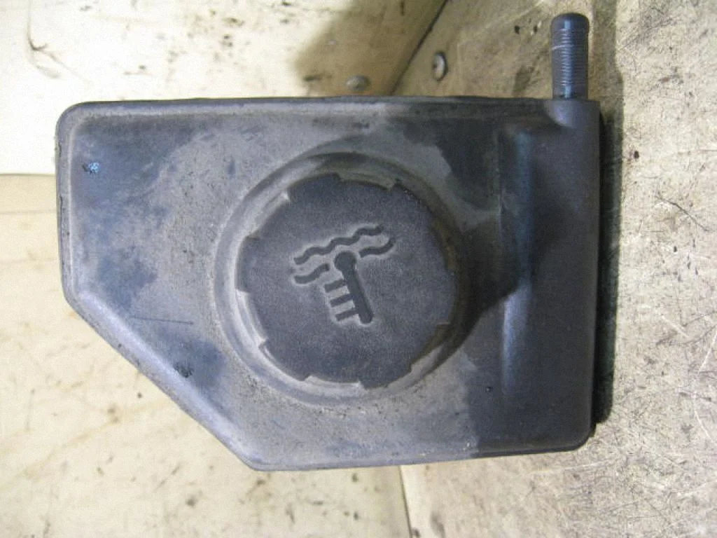 Zbiorniczek wyrównawczy płynu chłodniczego – Volvo S40, V40 (1995-2004)
