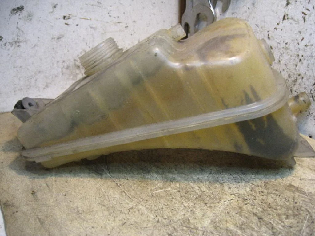 Coolant expansion tank/reservoir 912A1