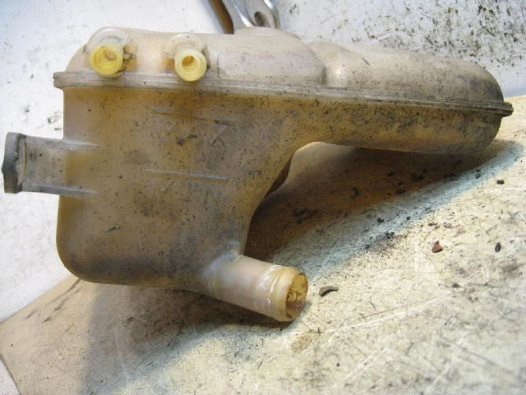 Coolant expansion tank/reservoir 98AB8K218AK
