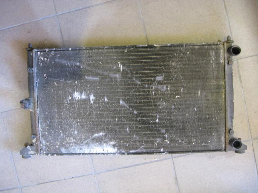 Coolant radiator – centre