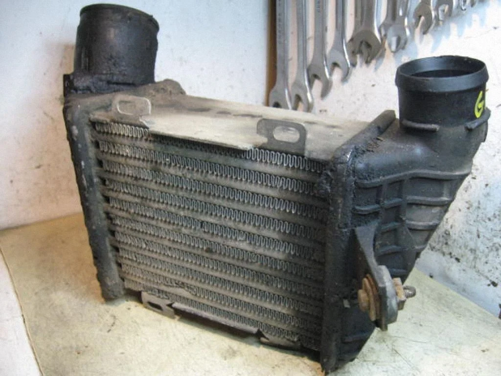 Vahejahuti radiaator