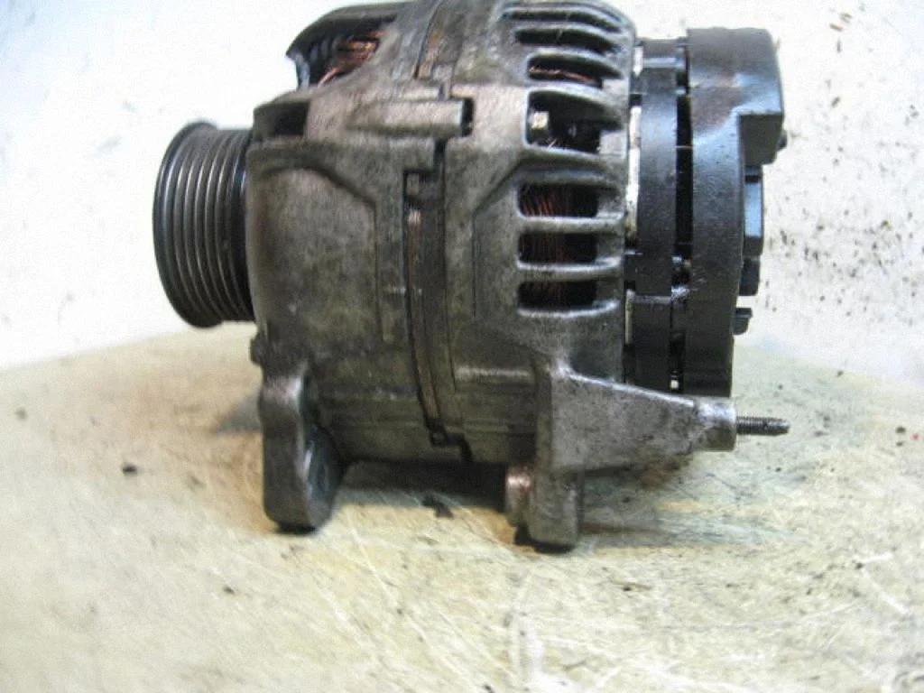 Generator/alternator 70ABOSCH037903025L