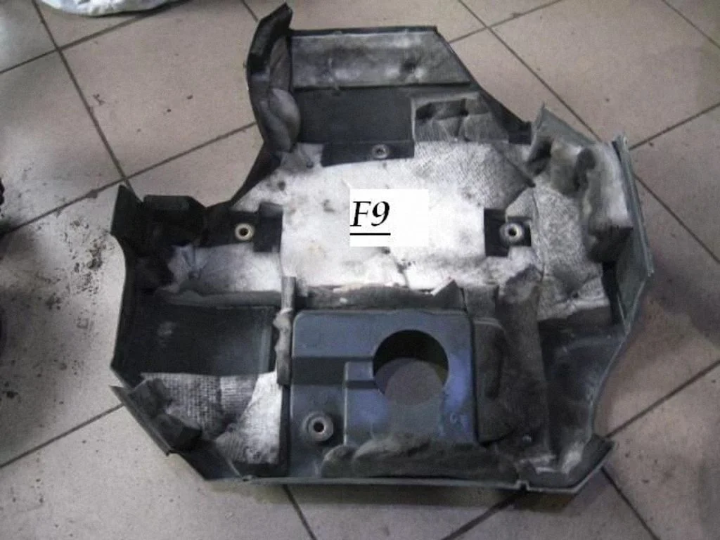 Engine cover (trim) ME192041