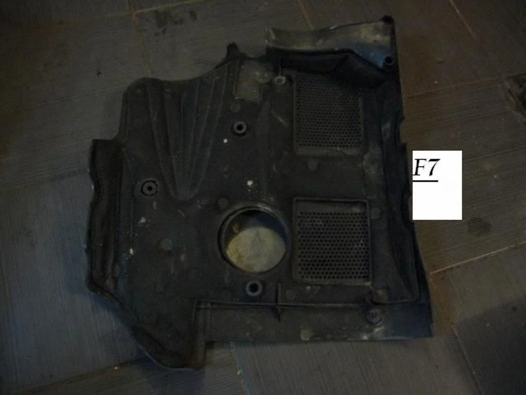 Engine cover (trim) 058103724R