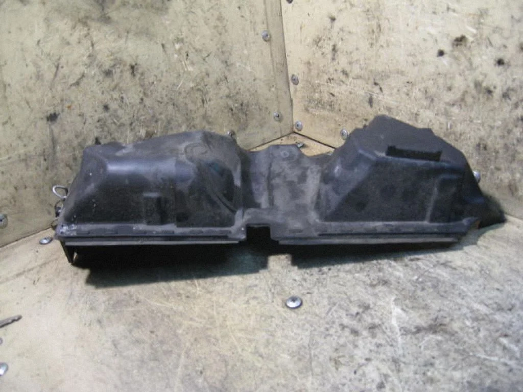 Engine cover (trim) – Renault Clio II (1998-2001)