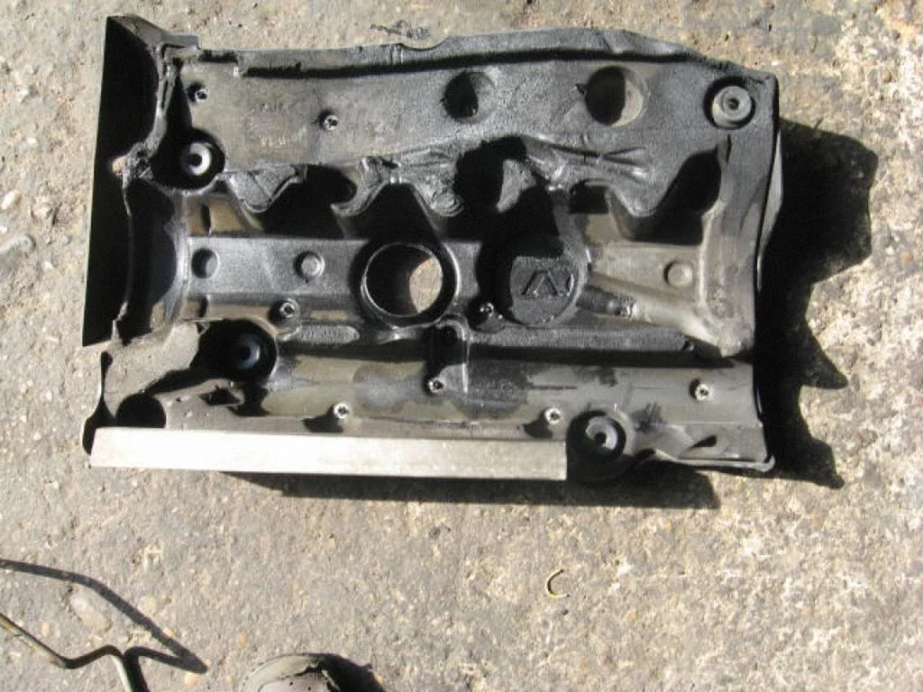Engine cover (trim) 9497666