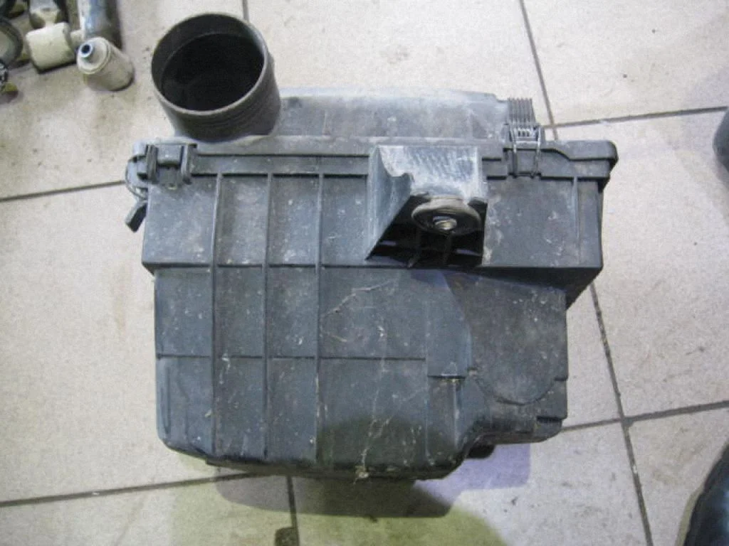 Air filter box 028129607M