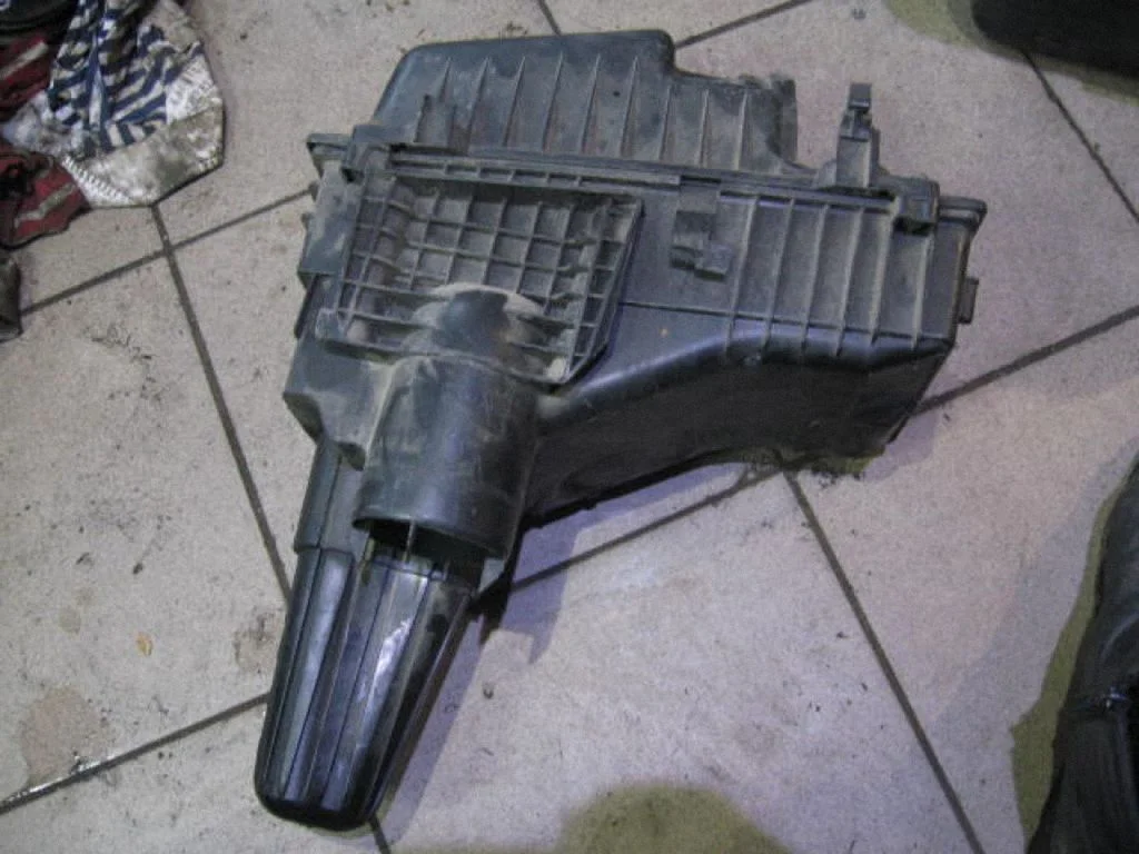 Air filter box 9636065080