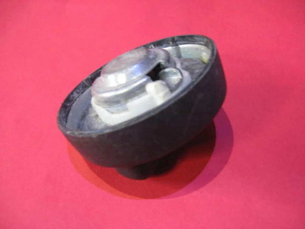 Fuel tank filler cap – Mercedes-Benz Sprinter W901 W902 W903 W904 (1995-2007)