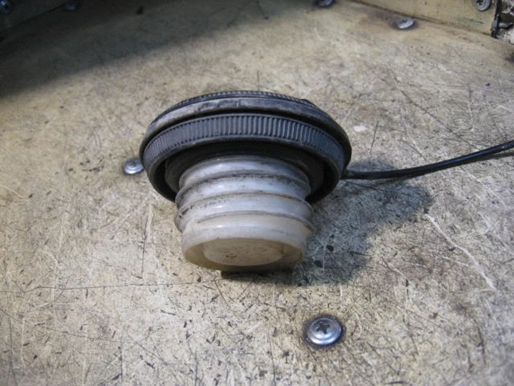 Fuel tank filler cap – rear