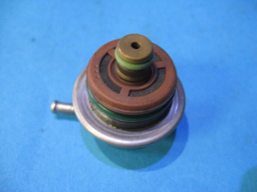 Fuel pressure regulator 0280160575
