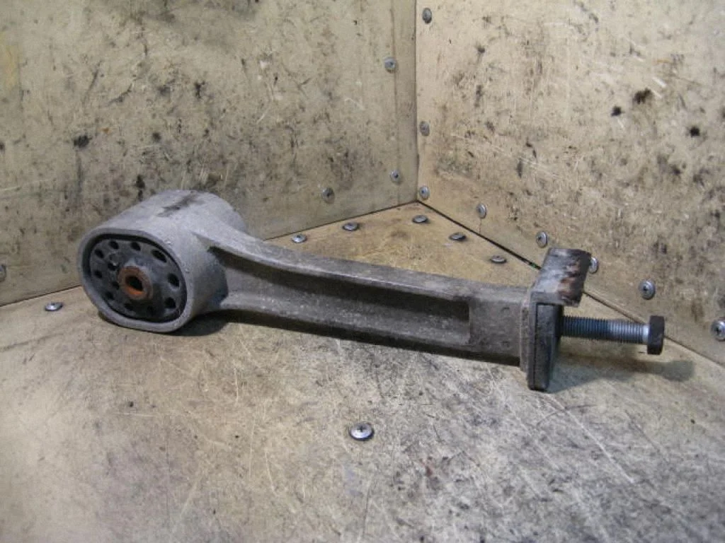 Engine mount bracket 7M0399201BRSAB