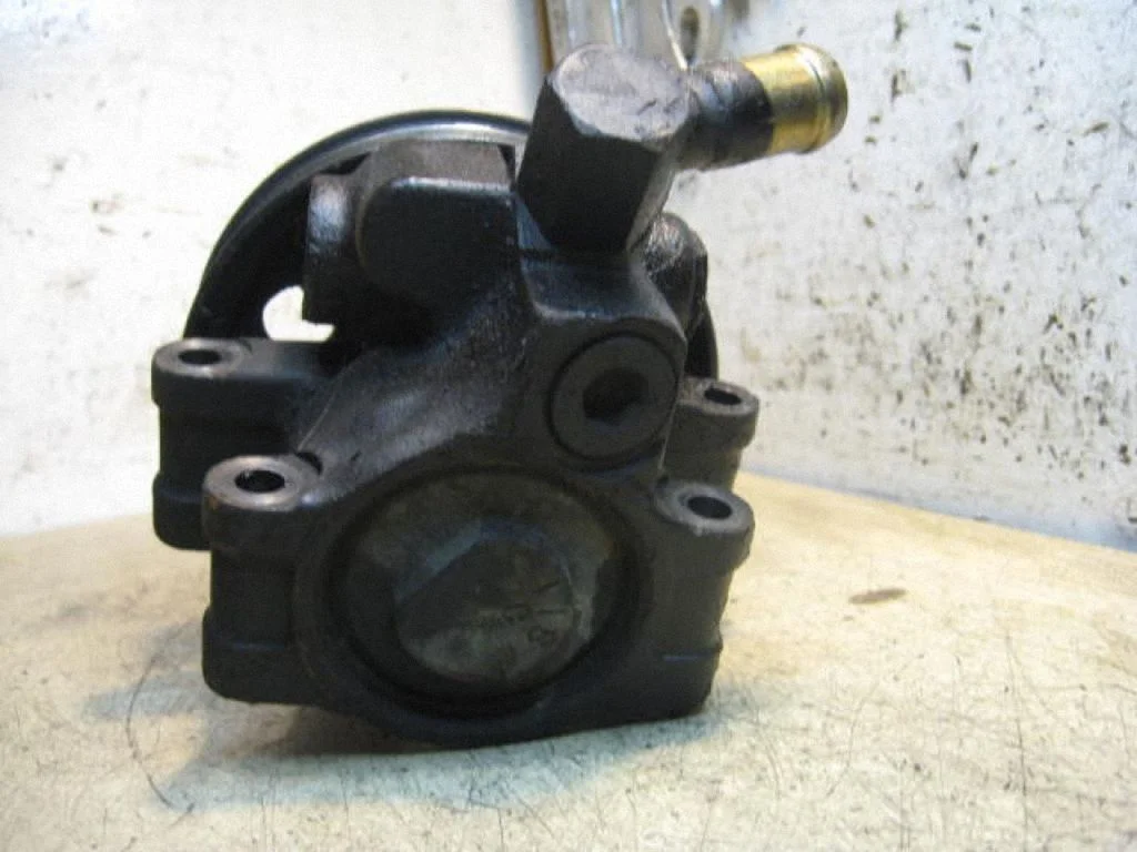 Roolivõimendi pump F4AC9KE1612