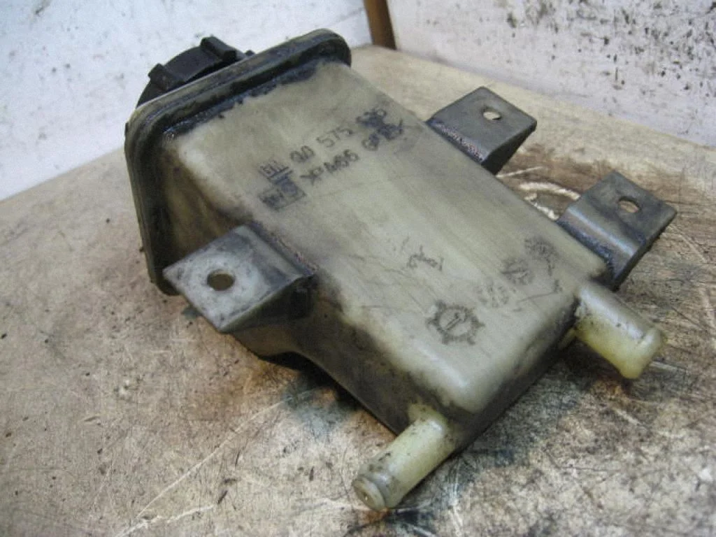 Roolivõimendi vedelikupaak GM90575635