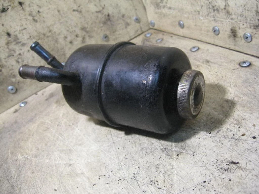 Power steering fluid tank/reservoir – left