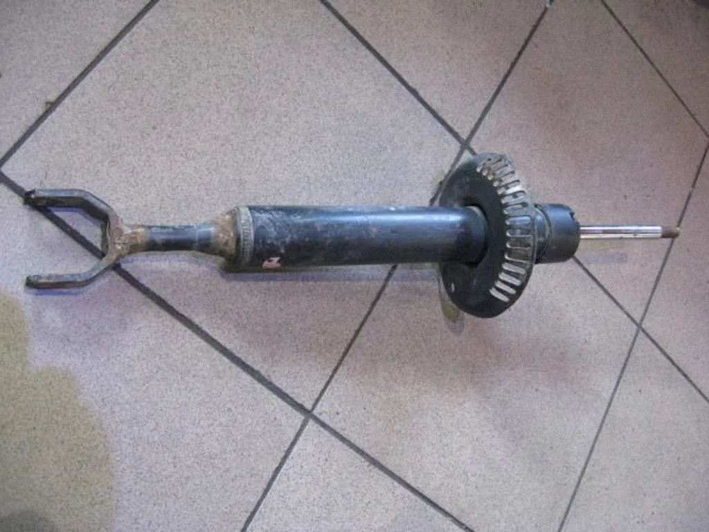 Front shock absorber/damper