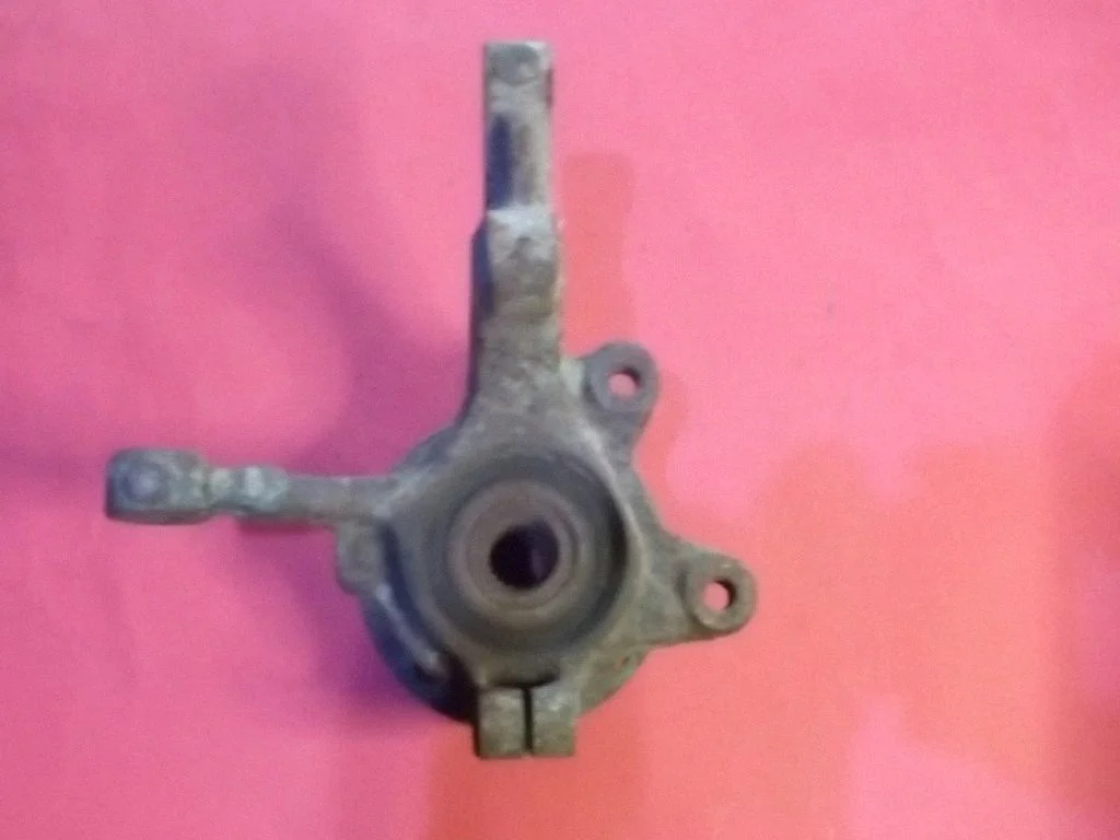 Zwrotnica przednia 8200345945