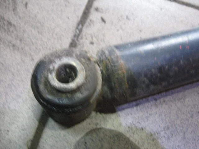 Rear shock absorber/damper 69863
