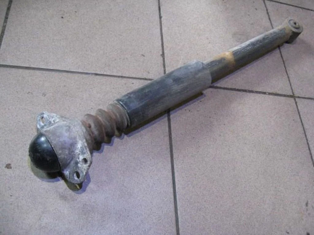 Rear shock absorber/damper