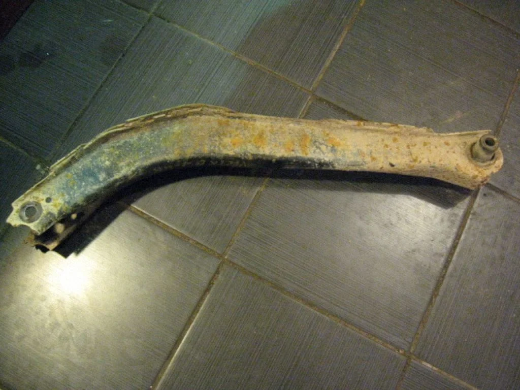 Tagumine ülemine õõtshoob – Opel Vectra B (1996-2002)