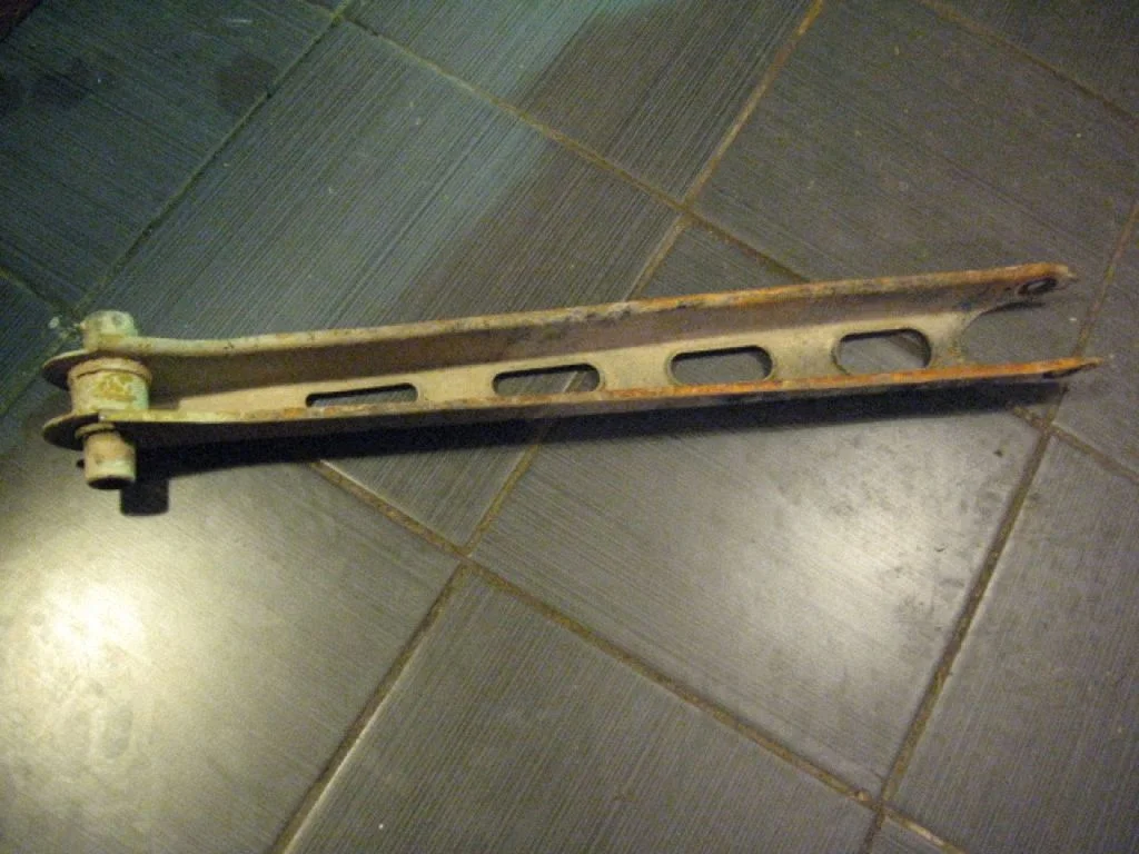Tagumine ülemine õõtshoob – Opel Vectra B (1996-2002)