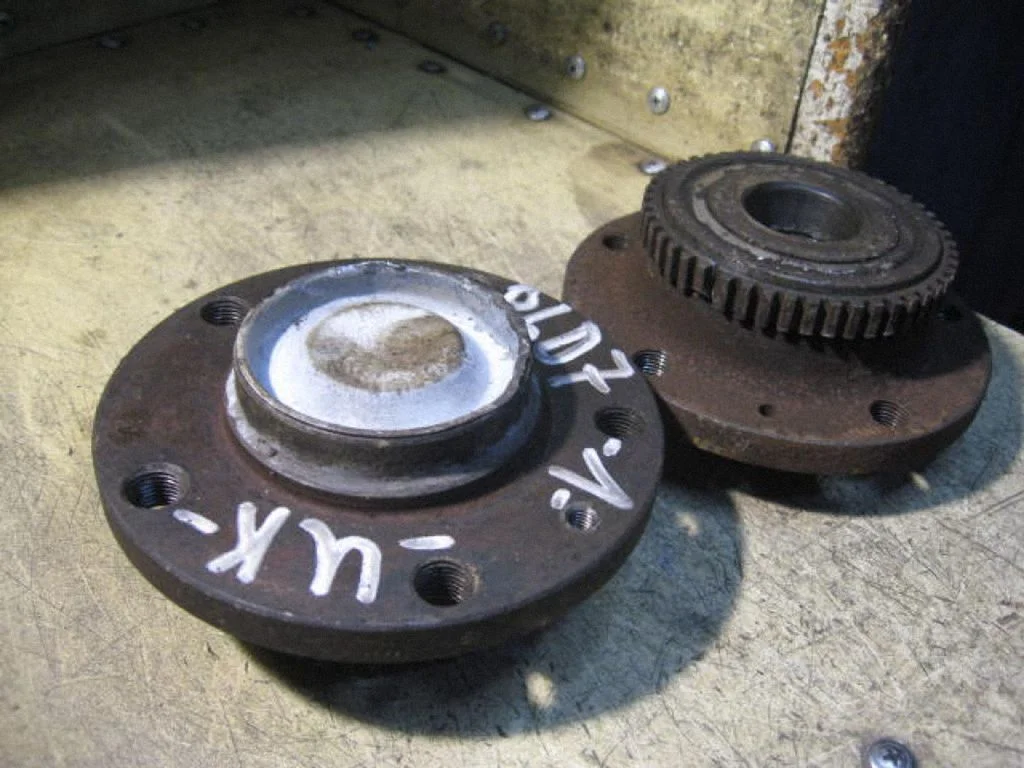 Rear wheel hub