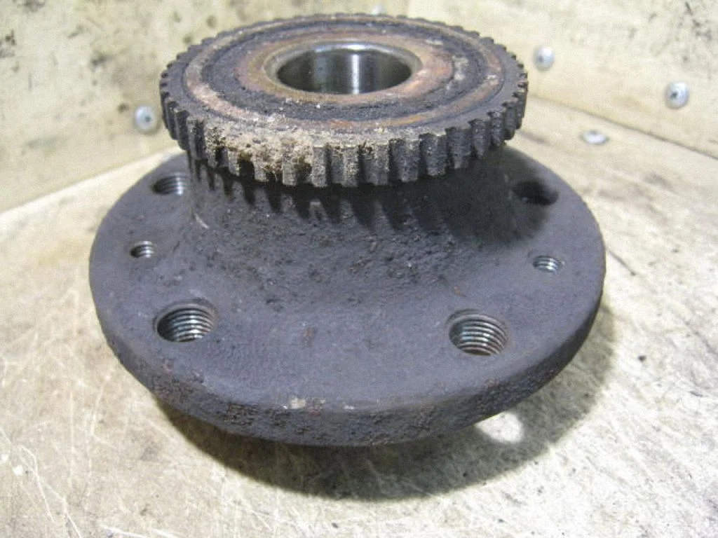 Rear wheel hub