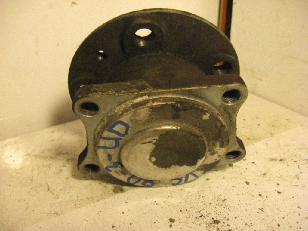 Rear wheel hub