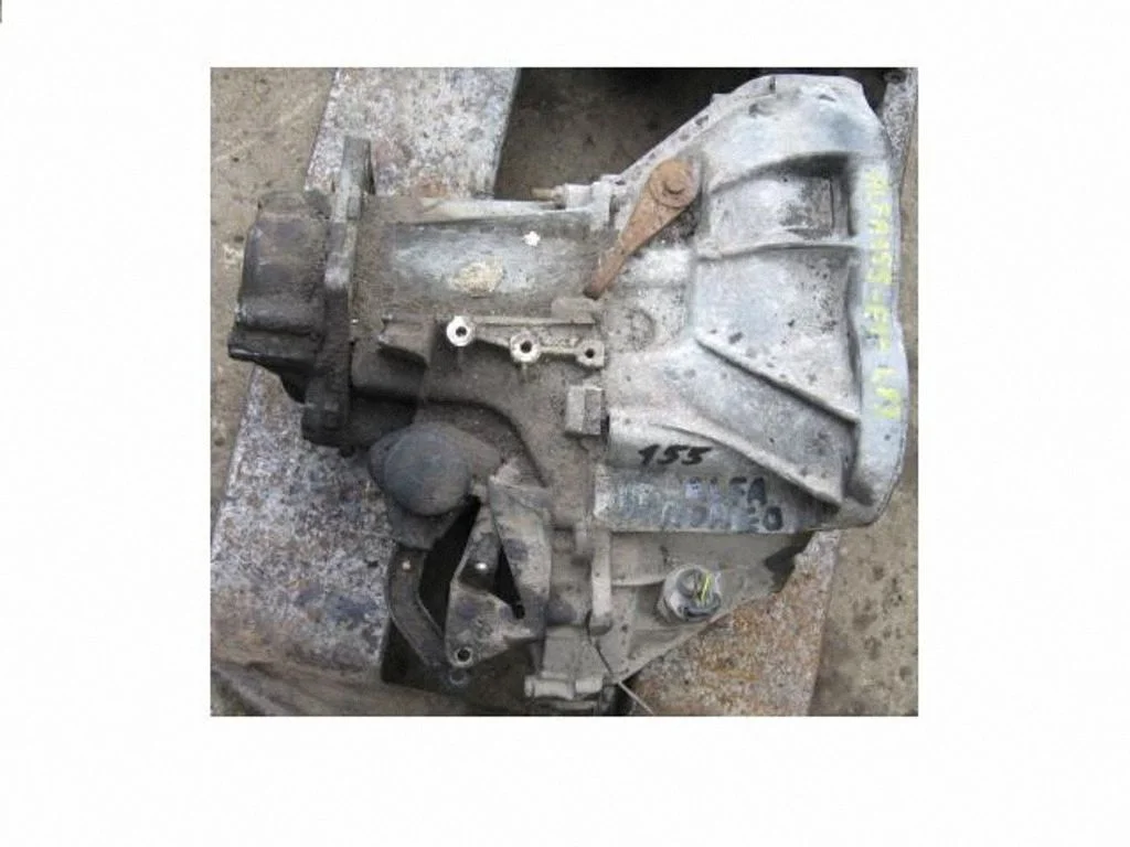 Manual 5 speed gearbox – front