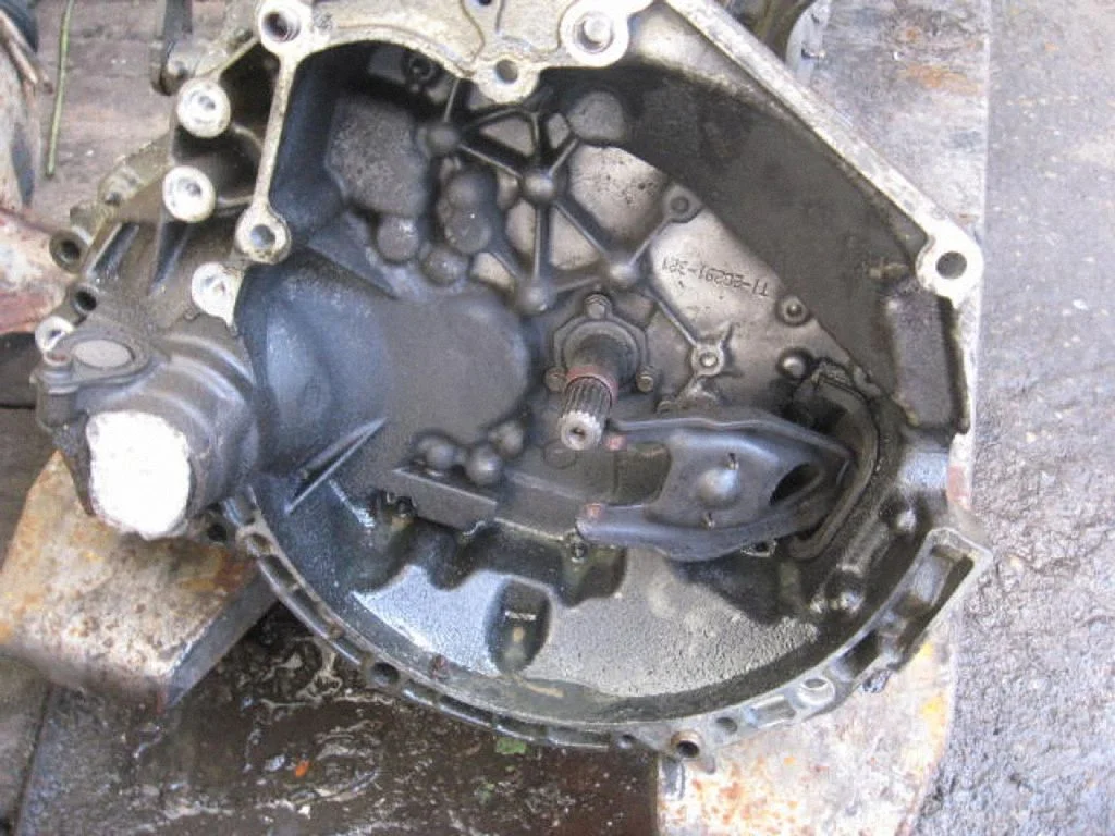 Manual 5 speed gearbox – right
