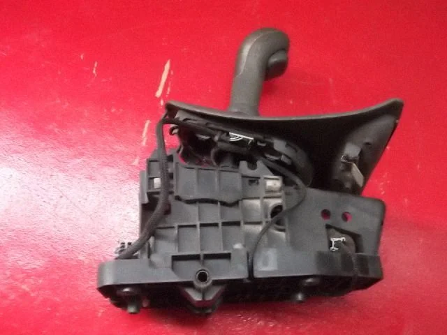 Pavarų perjungimo mechanizmas (kulisa)