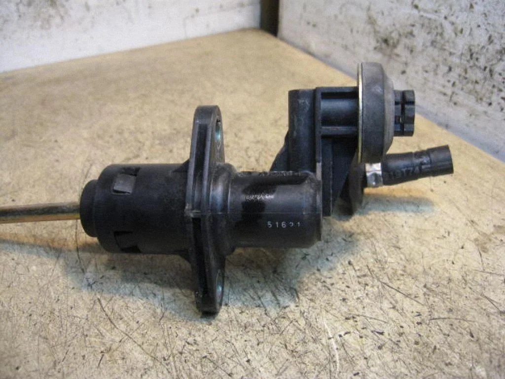 Clutch master cylinder 8E2721401C
