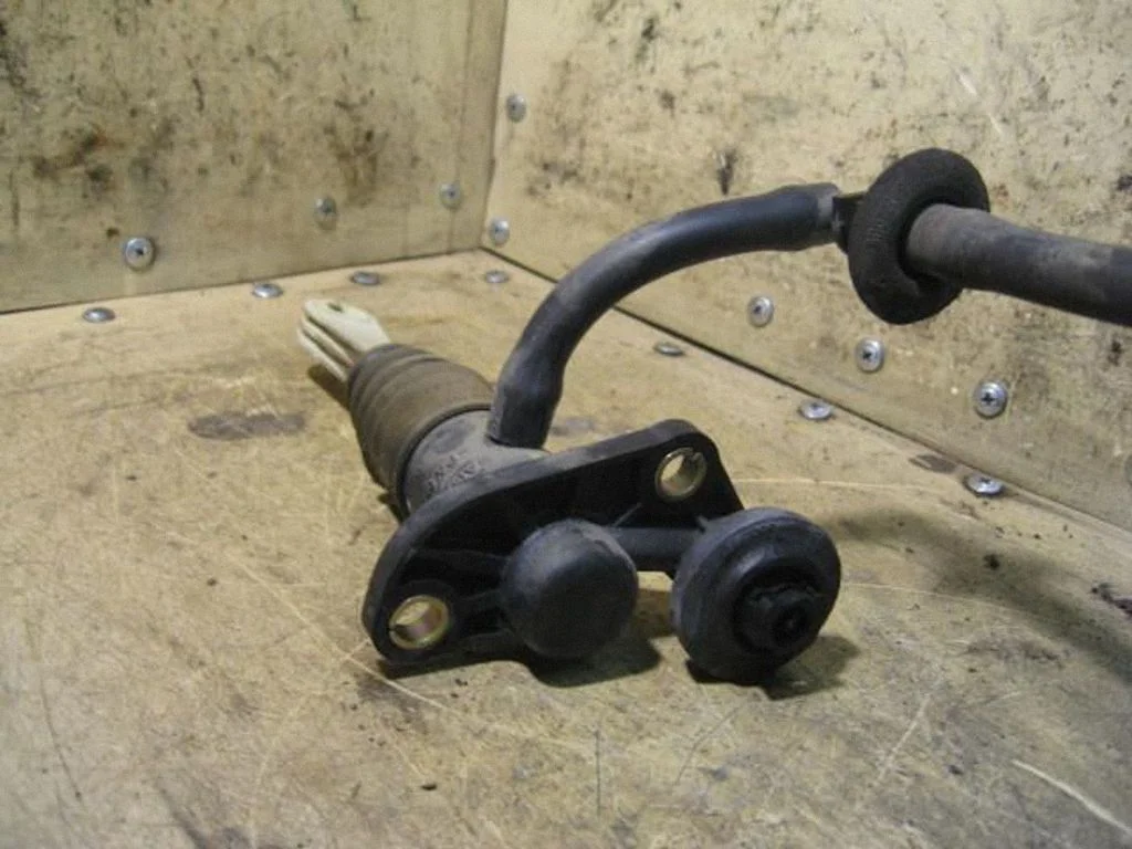 Clutch master cylinder 8E2721401