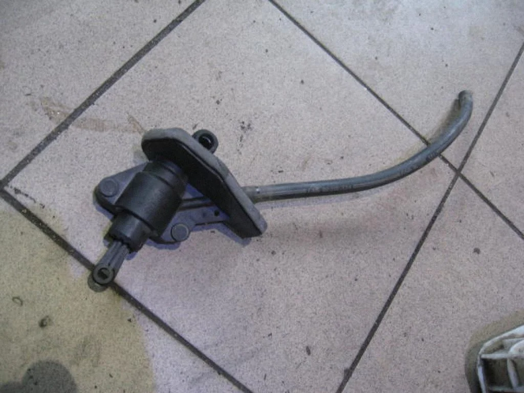 Clutch master cylinder 41029